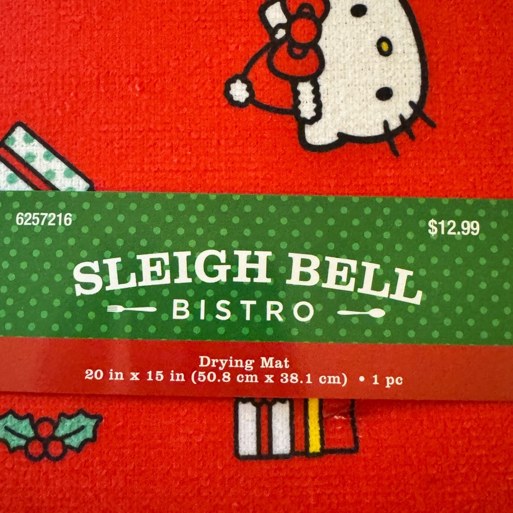 Hello Kitty Christmas drying mat! - Picture 2 of 3